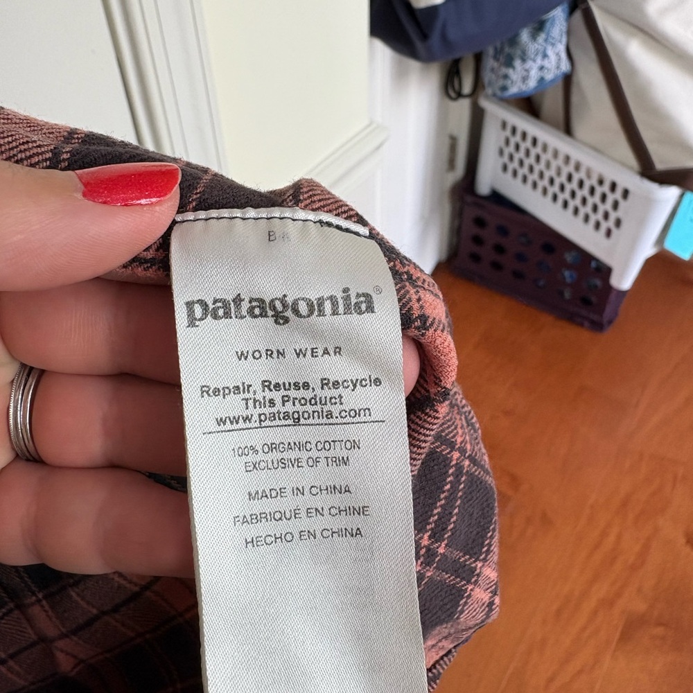 Patagonia Pink and Black Casual Button Down Shirt - Picture 5 of 5